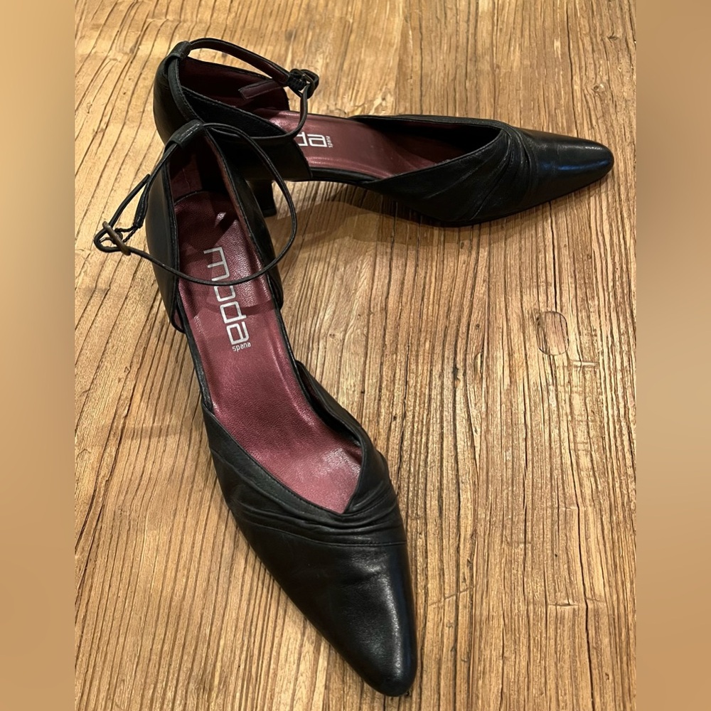 Moda Spana Women’s Black Leather d’Orsay Style Pump with Ankle Strap Size 7.5